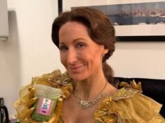 Nikki Glaser comparte fotos detrás de escena de su debut en SNL