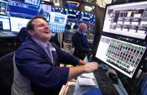 El Dow Jones sube 350 puntos mientras se vislumbra el fin del cierre del gobierno