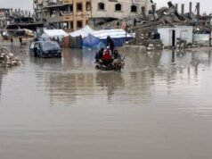Fuertes lluvias inundan refugios en Gaza, matan a 12 personas y desplazan a miles