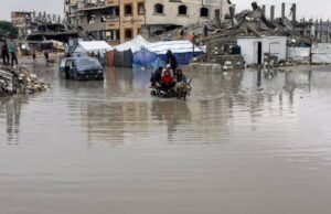 Fuertes lluvias inundan refugios en Gaza, matan a 12 personas y desplazan a miles