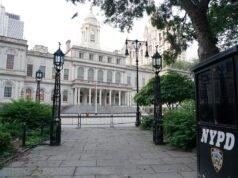 El gran aumento salarial de 24.000 dólares del Ayuntamiento es sólo parte de su autocontrato