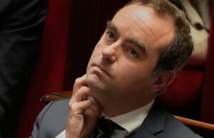 Los legisladores franceses aprueban por estrecho margen el presupuesto de salud, lo que deja en suspenso la emblemática reforma de las pensiones de Macron