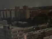 Cientos de miles de rusos quedaron sumidos en la oscuridad después de un corte de energía mientras Ucrania lanza ataques con aviones no tripulados contra Moscú.