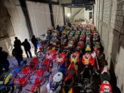 La búsqueda de Ryan Wedding se intensifica cuando el FBI publica fotos de 40 millones de dólares incautados al narcotraficante olímpico fugitivo