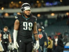 Según los informes, la estrella de los Eagles, Jalen Carter, estará de baja durante al menos una semana después de someterse a una cirugía en ambos hombros.