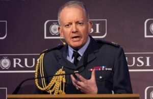 Se necesita un esfuerzo de toda la sociedad para disuadir la amenaza rusa, dice el jefe de las fuerzas armadas