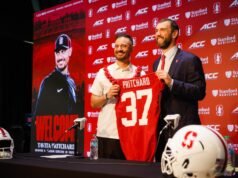 Cómo Stanford retrocedió en el tiempo para encontrar su nuevo entrenador de fútbol