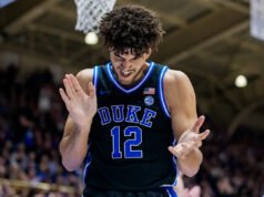 El No. 4 Duke se defiende de la furiosa manifestación del campeón defensor No. 15 Florida en un frenético final en casa