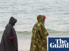 Dryrobe gana demanda de marca registrada contra su rival D-Robe abrigo cambiador impermeable | Industria minorista