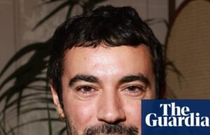 El director creativo de Versace se marcha poco después de que la casa de moda se vendiera a Prada por 1.400 millones de dólares | Moda