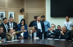 Más de 60 líderes locales presionan a Netanyahu para que suspenda el proyecto de ley ultraortodoxo y advierten sobre divisiones sociales