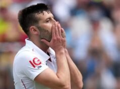 Ashes 2025-26: Mark Wood, en duda para el Adelaide Test debido a una lesión en la rodilla