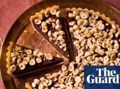 Tarta de chocolate y sabayón: postres navideños fáciles de preparar con antelación de Angela Hartnett – recetas | comida y bebida navideña