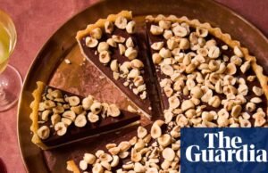 Tarta de chocolate y sabayón: postres navideños fáciles de preparar con antelación de Angela Hartnett – recetas | comida y bebida navideña
