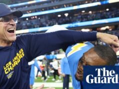 Los Chargers superan a los Eagles después de que Jalen Hurts cometiera dos pérdidas de balón en la misma jugada | NFL