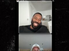 Chris Paul sonríe con Blake Griffin y DeAndre Jordan después de la salida de los Clippers