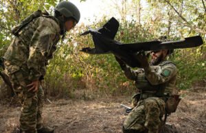 Las escuelas de drones ucranianas reescriben constantemente sus cursos, a veces cada dos semanas, a medida que evolucionan los combates en el frente.
