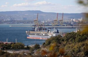 Tercer petrolero ruso atacado en el Mar Negro, dicen las autoridades turcas