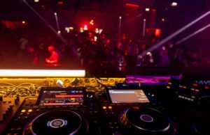 DJ de radio deshonrado se declara inocente de cargos de agresión sexual