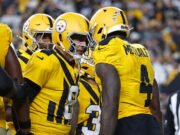 Con los Steelers enfrentando la eliminación, el golpe de DK Metcalf a un fanático puede haber marcado el final no oficial de la carrera de Aaron Rodgers.