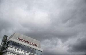 El fabricante de automóviles de lujo Porsche se prepara para recortes más masivos