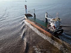 Espías rusos se infiltran en el Reino Unido en buques de carga para explorar sitios militares y descubrir sus debilidades.