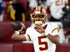 Jayden Daniels de Commanders participa plenamente en la práctica por primera vez desde su dislocación del codo, con un viaje a Minnesota en proceso.