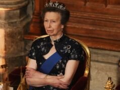 La princesa Ana lleva su tiara festoneada de diamantes favorita en el banquete estatal