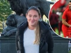 Kylie Kelce le grita a su cuñado Travis mientras juega con nutrias