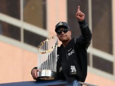 El manager de los Dodgers, Dave Roberts, dice que estaría “bien” con el tope salarial de la MLB después de una nómina récord de $415 millones