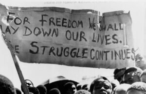 Dos ex policías del apartheid sudafricano declarados culpables de asesinar a un activista hace 38 años