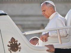 El Papa se reúne con agentes secretos italianos y les insta a ser éticos