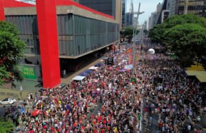 Mujeres protestan contra la violencia de género en Brasil tras impactantes casos