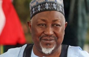 El ministro de Defensa de Nigeria dimite en medio de una crisis de secuestros