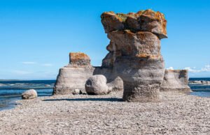 Este parque nacional único en Canadá es famoso por sus monolitos de piedra caliza de otro mundo.