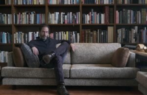 ‘Superhéroe’ de Tim Blake Nelson es una sátira de Hollywood sobre la máquina Marvel