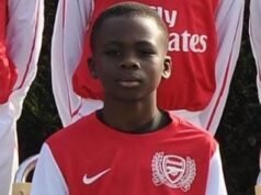 Bukayo Saka revela la atrevida camiseta que usó durante su prueba en el Arsenal cuando tenía SIETE años, mientras el asesino con cara de niño de los Gunners nombra a la leyenda que lo ayudó a aprovechar su “confianza y creencia”.