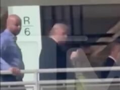 Trump grita “vete a la mierda” y señala con el dedo medio al que interrumpe el “pedo”