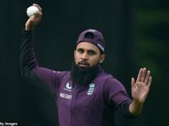 El último desastre de visas de la India es completamente inaceptable: tratar a jugadores de élite como Adil Rashid como ciudadanos de segunda clase es una parodia de la Copa del Mundo T20, escribe RICHARD GIBSON