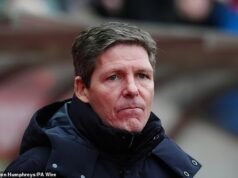 Oliver Glasner defiende el arrebato de Crystal Palace que lo llevó a afirmar que su equipo fue “abandonado” después de la venta de Marc Guehi, pero insiste en que sigue comprometido con su trabajo en Selhurst Park.