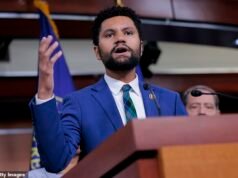 Congresista demócrata golpeado en la cara por un hombre que gritaba en una elegante fiesta de Hollywood en Sundance