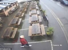 CCTV muestra a la pareja de la nieta de Mick Jagger sentada sola en un pub antes de desaparecer mientras la familia del rockero lanza un llamamiento desesperado