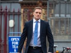 El piloto de British Airways filmó ‘en secreto’ un acto sexual con una azafata con la que tenía una relación de Tinder antes de enviar el video a un amigo, según escucha el tribunal