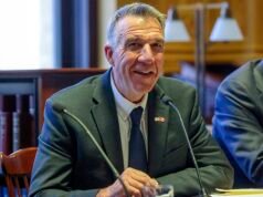 El gobernador republicano critica a Trump por ‘ASESINATO’ en Minneapolis mientras el Partido Republicano estalla por el escándalo de ICE