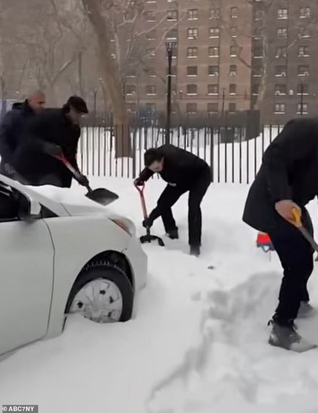 105844989-15499633-New_York_City_Mayor_Zohran_Mamdani_helped_shovel_snow_in_Brookly-a-54_17694633442.jpeg