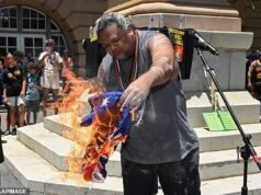 Por qué un hombre de las Primeras Naciones prendió fuego a la bandera australiana durante el mitin del Día de la Invasión