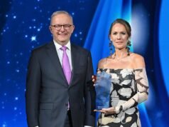 La identidad futbolística deshonrada Ricky Nixon llama a la australiana “despertada” del año, porque es mujer