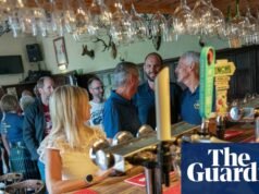 “Es ridículo”: los publicistas están perplejos por las crecientes colas para ser atendidos | Anuncios