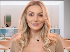 Courtney Stodden brilla en bikini para su debut como peluquera