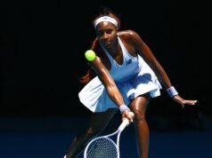Abierto de Australia 2026: Coco Gauff avanza a segunda ronda pese a dificultades en el servicio